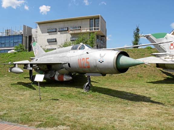 1125 MiG-21R
