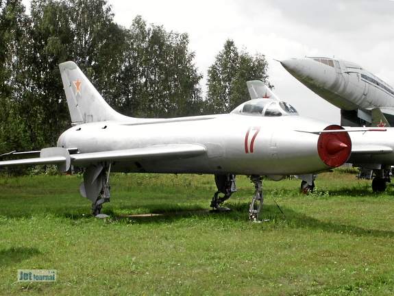 Suchoi Su-7BKL, 17 rot (2214 visite) Monino 2003, dieses Flugzeug ist mit einem Kufenfahrwerk ausgestattet Suchoi Su-7BKL, 17 rot