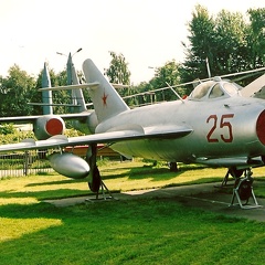 MiG-17, 25 rot (2557 відвідувань) Aufnahmedatum 2001 MiG-17, 25 rot