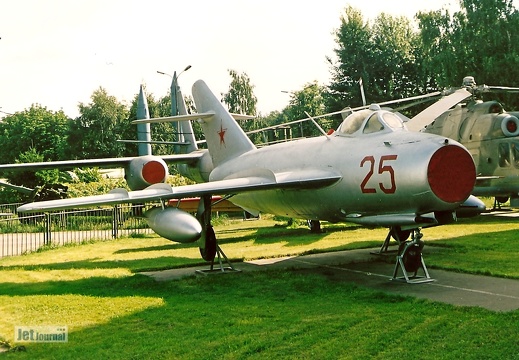 MiG-17, 25 rot