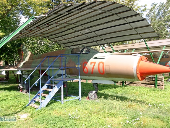 MiG-21MF, 670 ex. NVA (2613 visitas) MiG-21MF, 670 ex. NVA