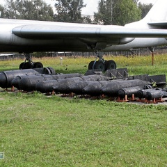Freifallbomben (3178 odwiedzin) von rechts: OFAB-100-120, über FAB-250, FAB-1000, FAB-1500, FAB-2000, FAB-3000, FAB-5000 bis FAB-90... Freifallbomben