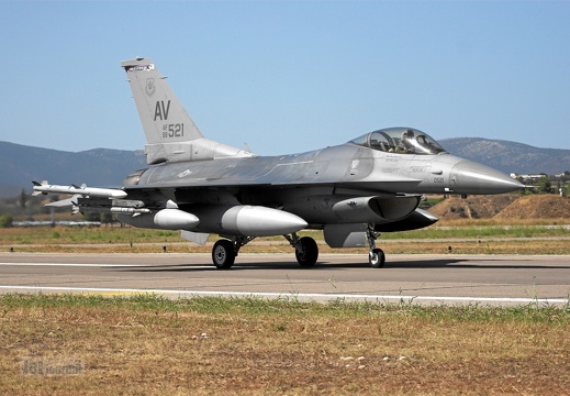 88-0521 AV F-16CM USAFE