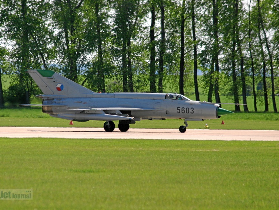 5603 MiG-21MFN 211tl CzAF (1954 Besuche) Open Day Caslav 2005 5603 MiG-21MFN 211tl CzAF