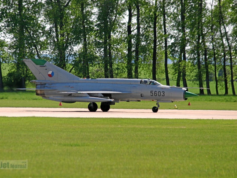 5603 MiG-21MFN 211tl CzAF (1954 visitas) Open Day Caslav 2005 5603 MiG-21MFN 211tl CzAF