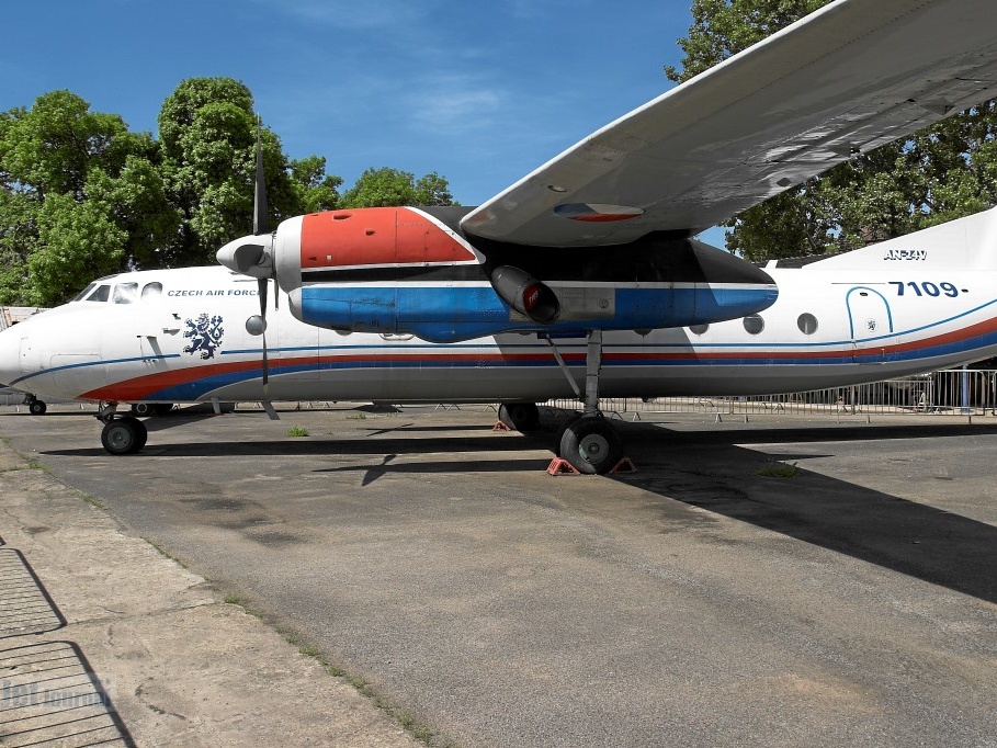 7109 An-24V (4172 visitas) 7109 An-24V