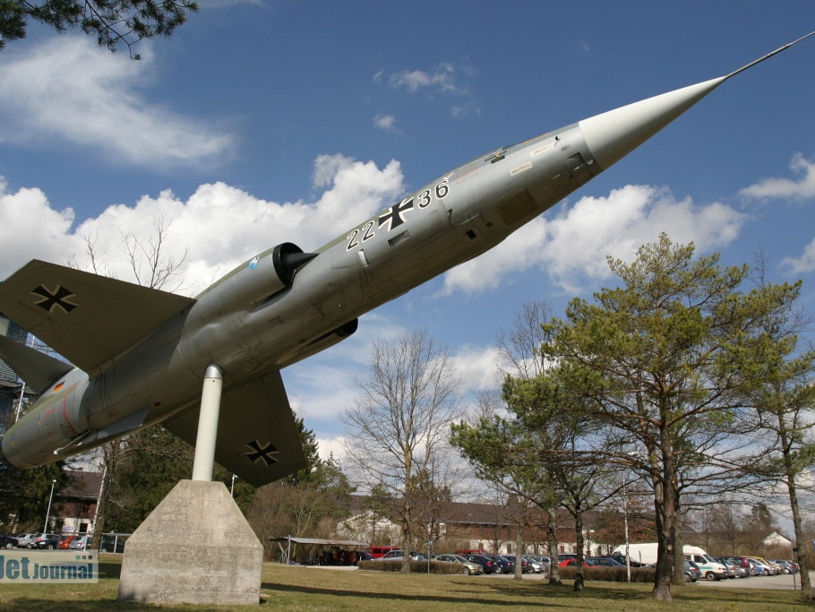 22+62 fake 22+36 F-104G Pic1