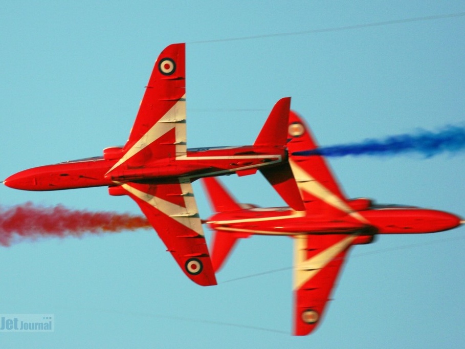 Red Arrows Crossing (2313 visites) Lentajien Juhannus Midnight Sun Airshow 2006 Kauhava Finnland Red Arrows Crossing