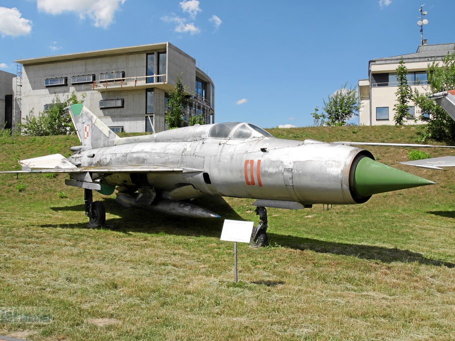 01 MiG-21PFM