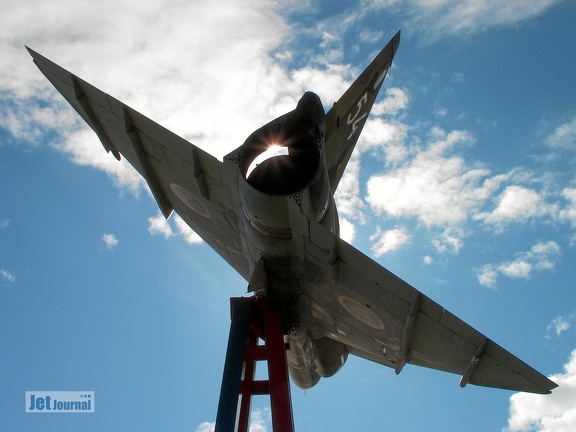 37031 Saab AJ37 Viggen Söderhamn Schweden (просмотров: 1644) 37031 Saab AJ37 Viggen Söderhamn Schweden