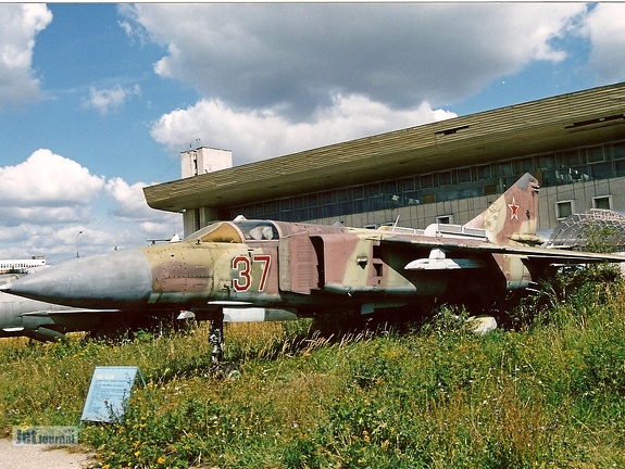 MiG-23MLD, 37 rot (2894 відвідувань) Aufnahmedatum 2001 MiG-23MLD, 37 rot