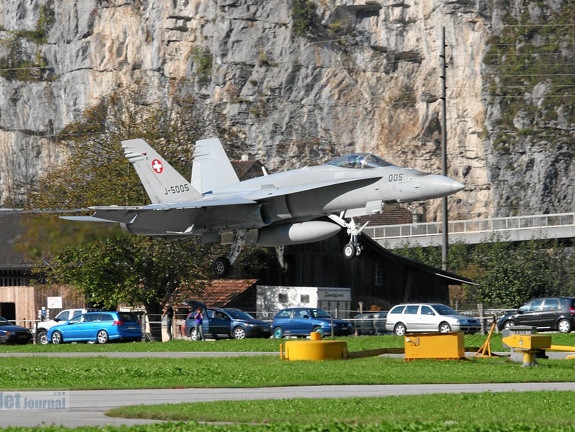 J-5005 F-18C Landeanflug Meiringen Hornet Schweizer Luftwaffe