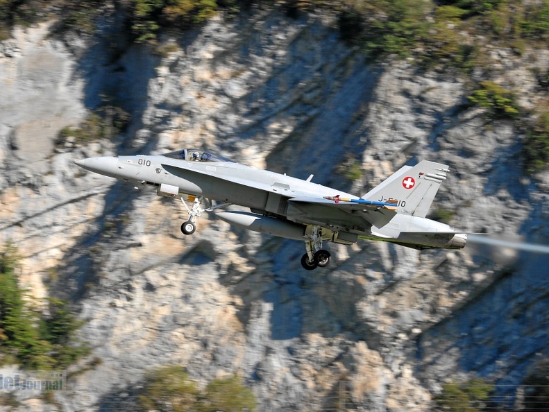 J-5010 F-18C Take off Meiringen Schweizer Luftwaffe (3330 відвідувань) J-5010 F-18C Take off Meiringen Schweizer Luftwaffe