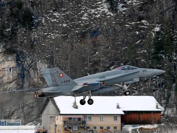 J-5016 F-18C Hornet Pic3