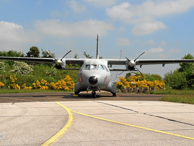 35-36 CN235M-100 Ala 35 (2395 visites) 35-36 CN235M-100 Ala 35