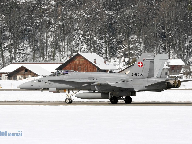 J-5014 F-18C Hornet Pic1