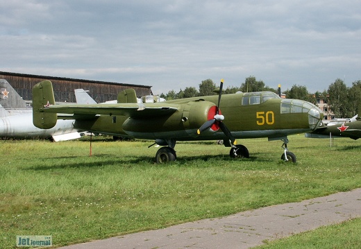 North American B-25D Mitchell, 50 gelb