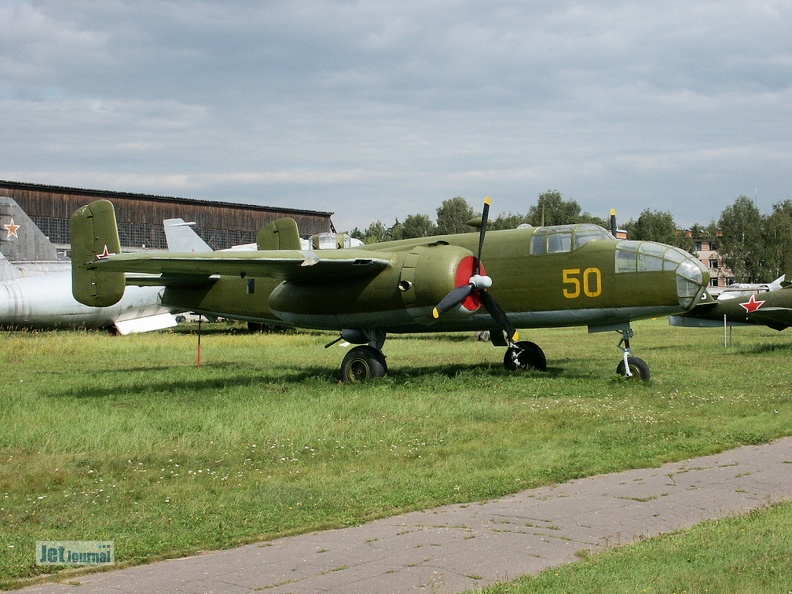 North American B-25D Mitchell, 50 gelb