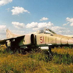 MiG-27, 51 rot (3122 visites) Aufnahmedatum 08/2001 MiG-27, 51 rot