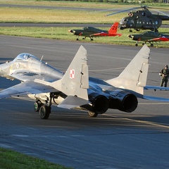 77 MiG-29 1.elt Polish Air Force (2642 visitas) Lentajien Juhannus Midnight Sun Airshow 2006 Kauhava Finnland 77 MiG-29 1.elt Polish Air Force