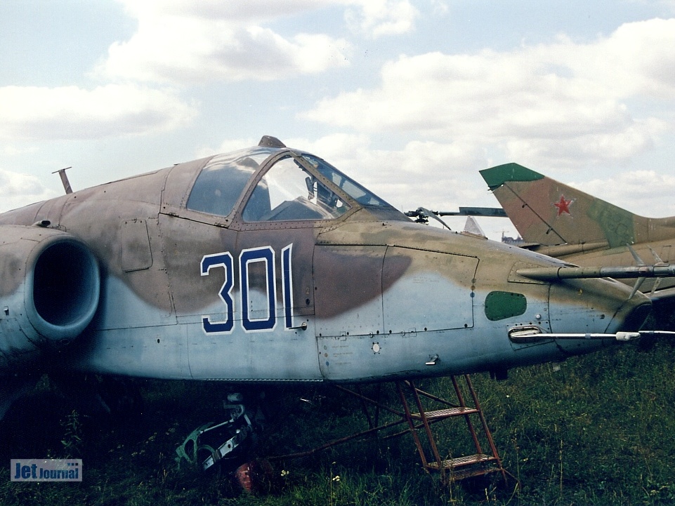 Su-25, 301 blau (2991 Besuche) Detailansicht Bug, 08/2001 Su-25, 301 blau