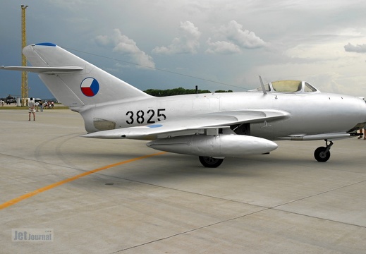 3825 MiG-15