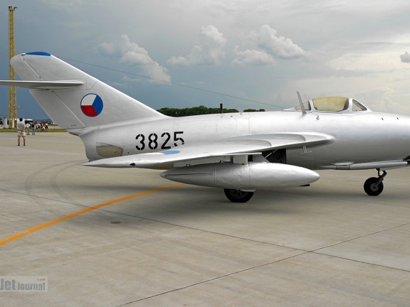 3825 MiG-15 (1971 visitas) 3825 MiG-15