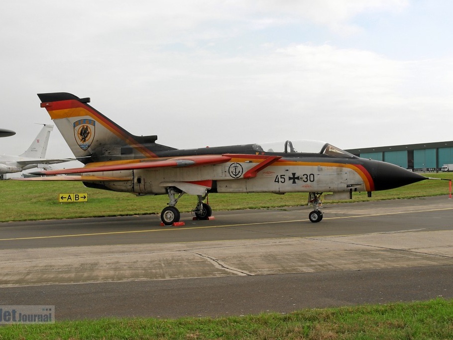 45+30 Tornado IDS ex MFG2 (2199 návštěv) Diese Maschine hat inzwischen ein Platz im Aeronauticum gefunden. Dort erinnert sie zusammen mit der... 45+30 Tornado IDS ex MFG2