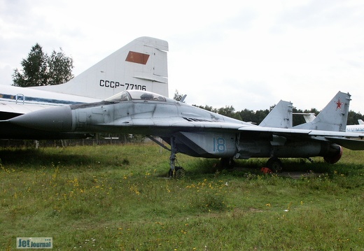 MiG-29KVP, 18 blau