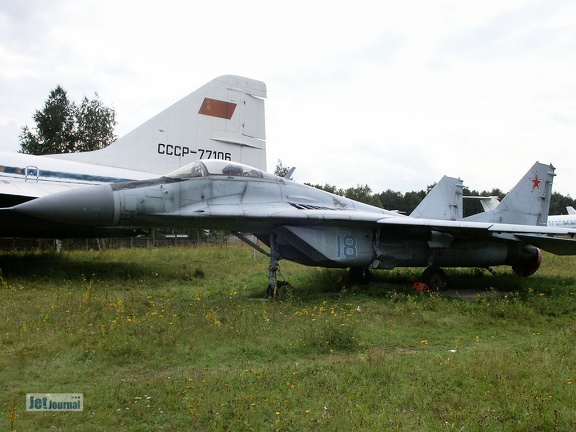 MiG-29KVP, 18 blau