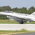 4078 F-16D-52CF Landung