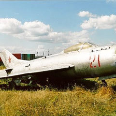 MiG-19P, 21 rot (3111 visitas) Museum Chodinka 2001 MiG-19P, 21 rot