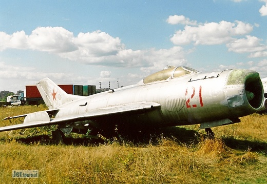 MiG-19P, 21 rot