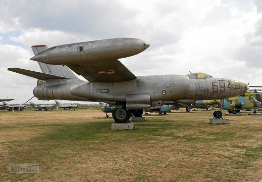 69 Il-28R