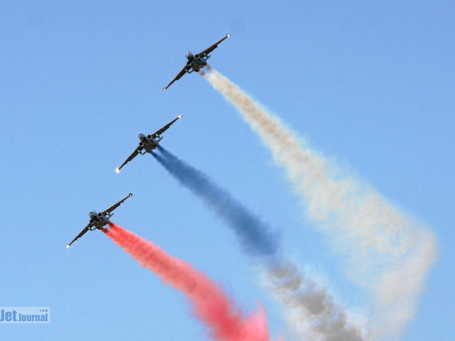 Su-25 in Formation (3745 Besuche) MAKS 2005, Shukowski Su-25 in Formation