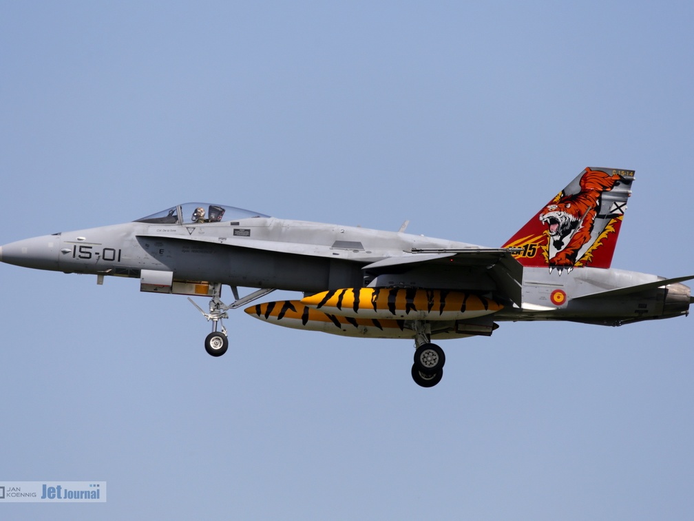 15-01, E/F-18 Hornet (3564 návštěv) SIAF 2017, Sonderbemalung Tigermeet 15-01, E/F-18 Hornet