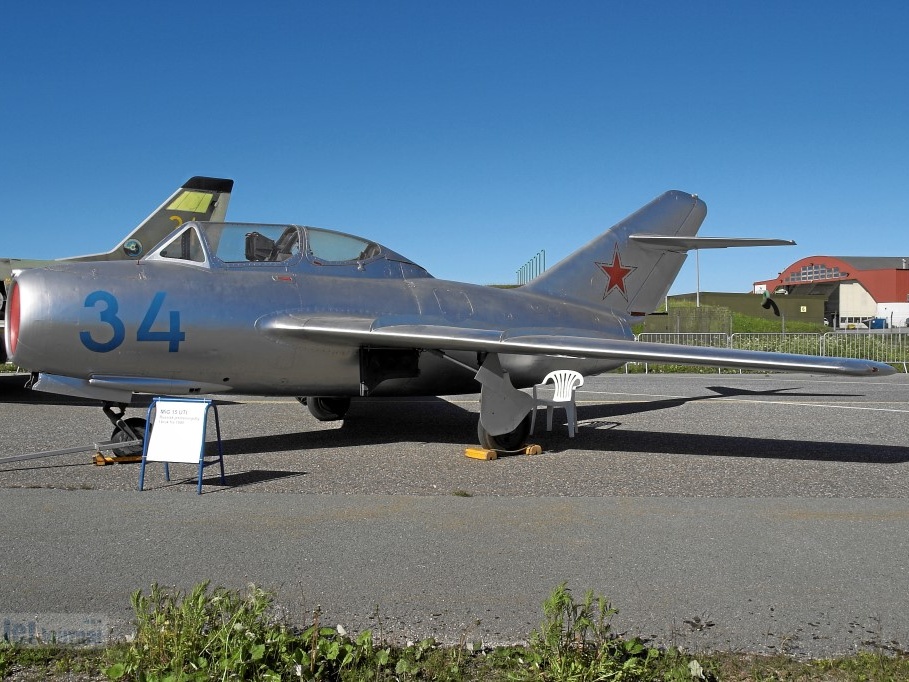 34 blue MiG-15UTI (2401 visits) 34 blue MiG-15UTI