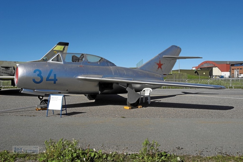 34_blue_mig-15uti_20170219_1081545511.jpg