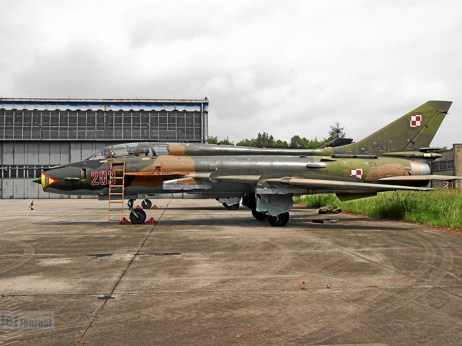 203 Su-22UM-3K 40elt (3775 visites) 203 Su-22UM-3K 40elt