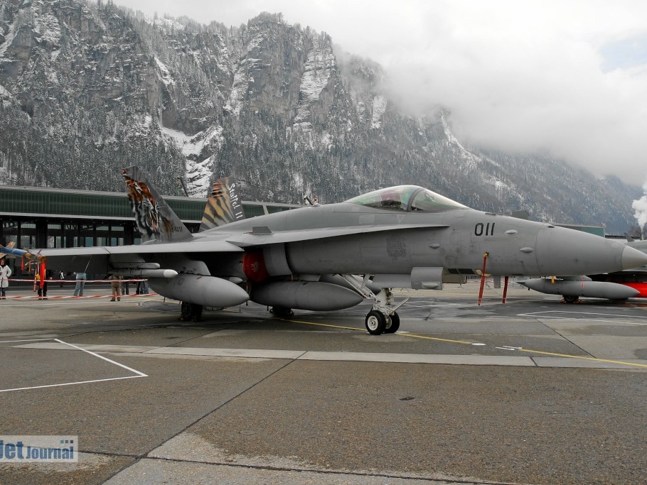 J-5011 F-18C Hornet