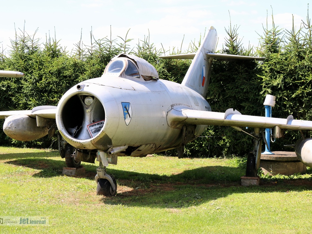 5237, MiG-15 (3380 odwiedzin) Frühe MiG-15 (keine bis!) mit zusätzlicher Kennung ML-23 am Bug, steuerbordseitig 5237, MiG-15