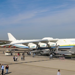 An-225 und 2 Rafale B (3730 odwiedzin) An-225 und 2 Rafale B