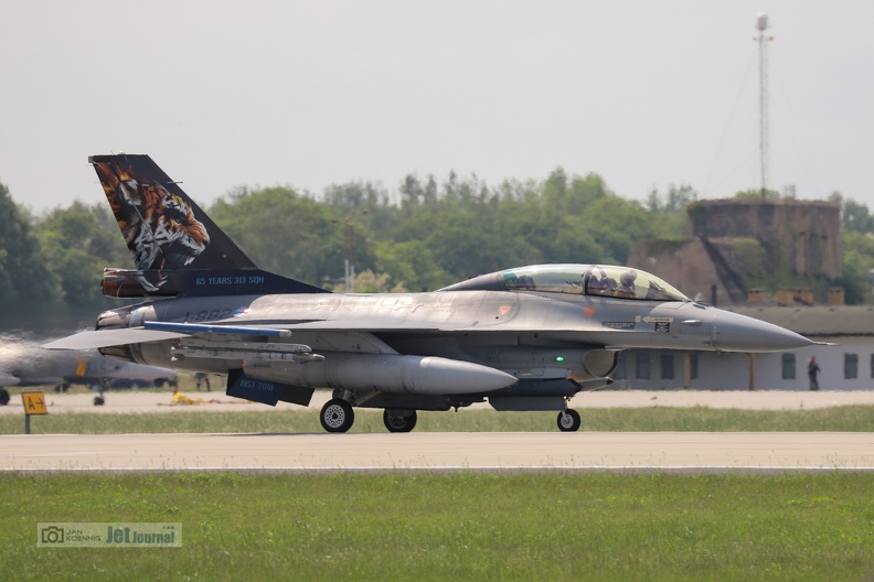 f16am-j882-tm2018-1-15c.jpg