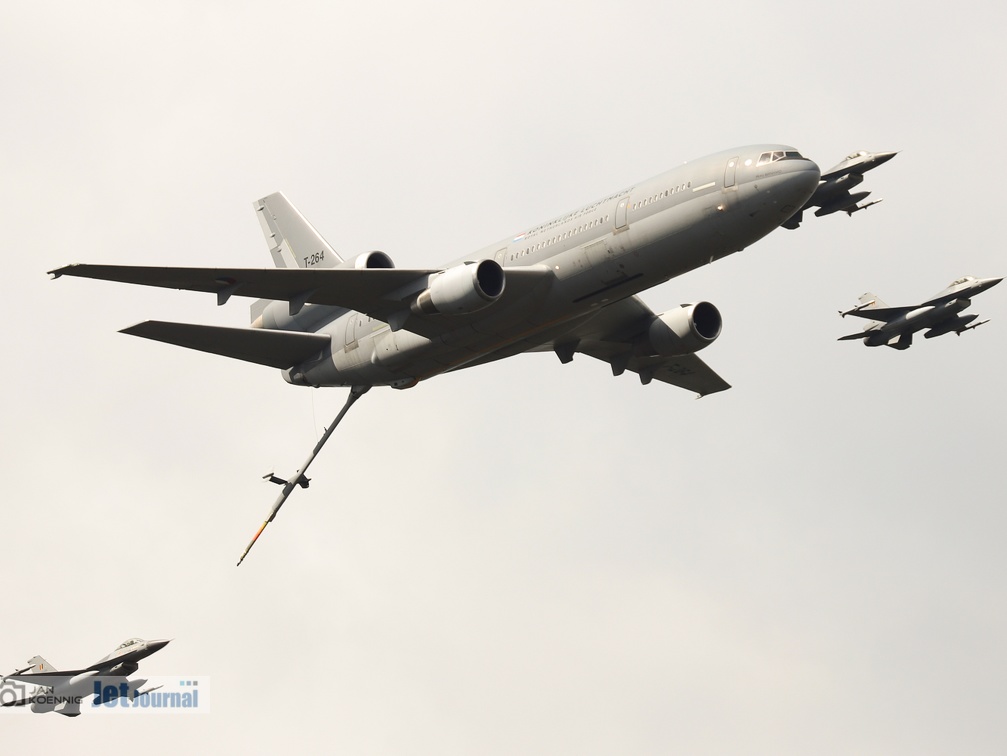 T-264, KC-10-30 und 3 F-16 (3712 Besuche) T-264, KC-10-30 und 3 F-16