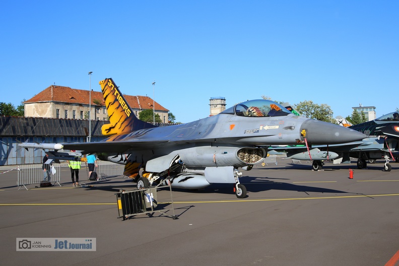 f16am-fa116-pas2018-10-15c.jpg