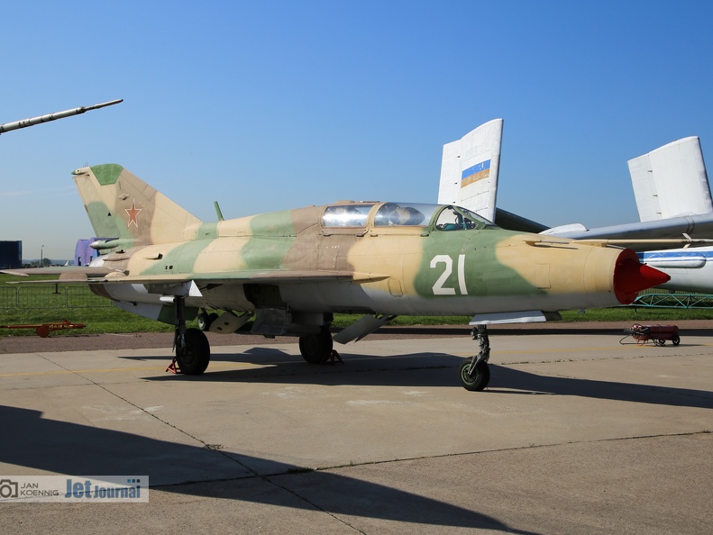 21 weiss, MiG-21UM