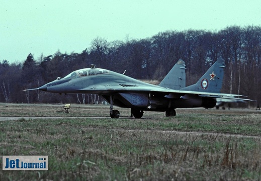 64 umrandet, MiG-29UB