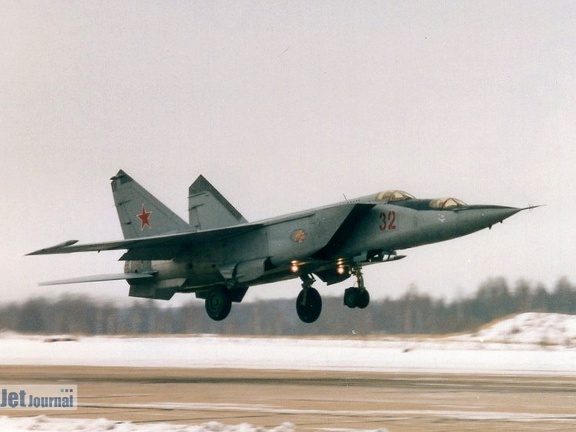 32 rot, MiG-25RBU, Russian Air Force (2497 Besuche) Schatalowo ca. 2003 (47. OGRAP) 32 rot, MiG-25RBU, Russian Air Force