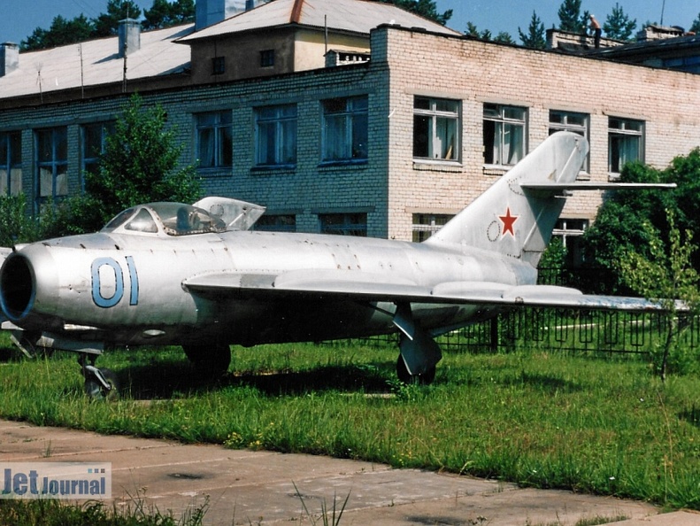 01 blau, MiG-17