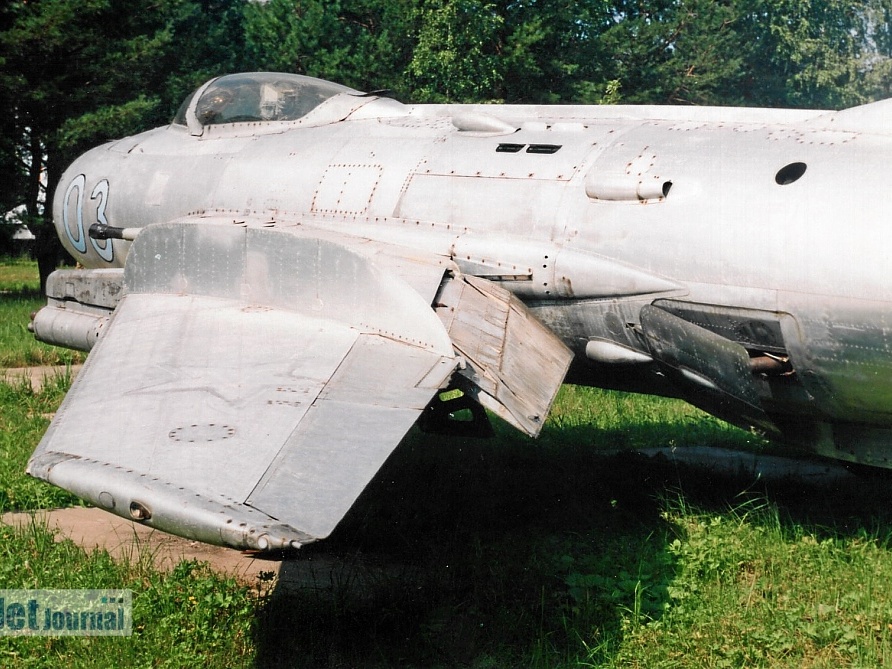 03 blau, MiG-19S (просмотров: 2524) Aufnahmezeitpunkt ca. 2001-2002 03 blau, MiG-19S